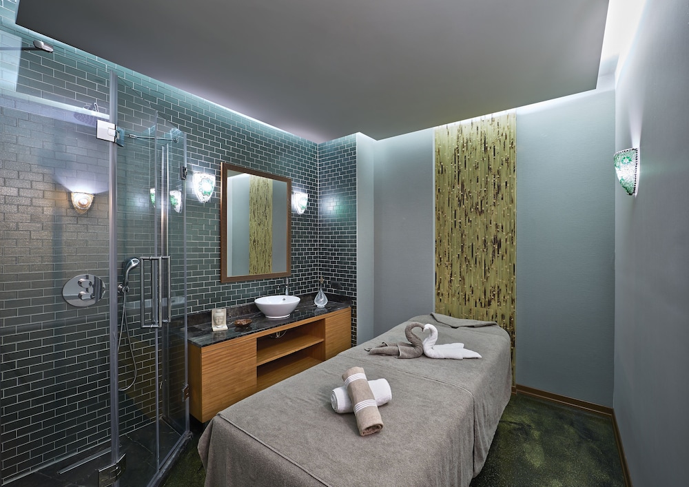 Uranus Istanbul Topkapi (formerly Known As Mercure Istanbul Topkapi)