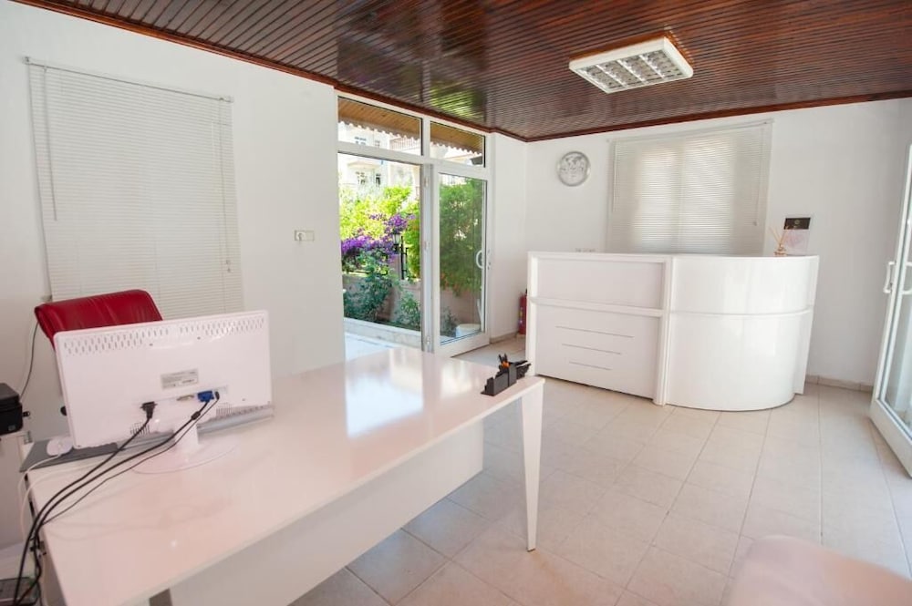 Cennet Apart Otel (68 Km Away From Antalya)