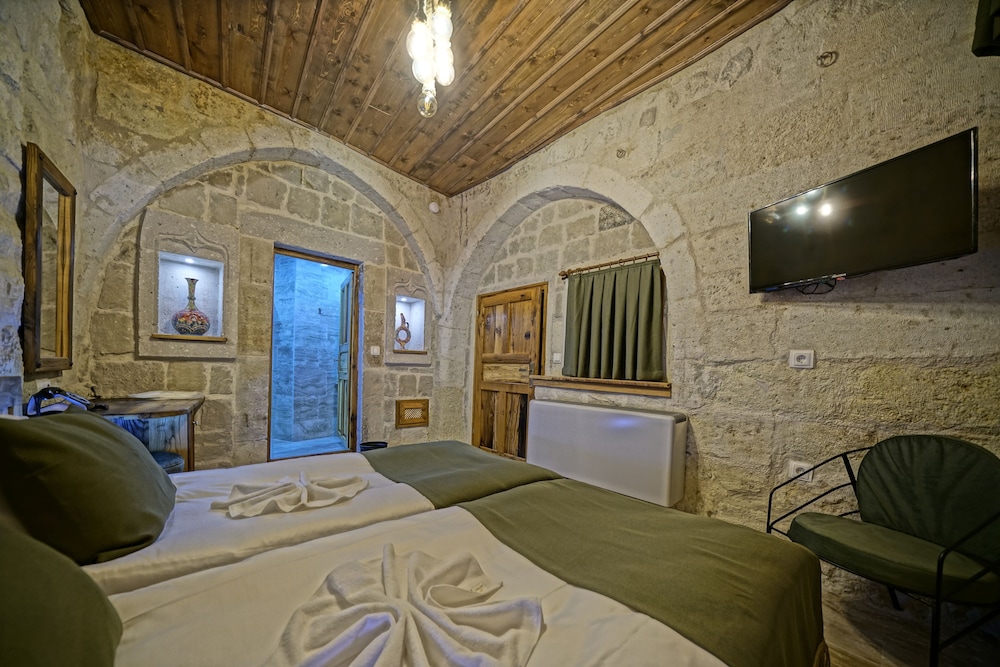 Vigneron Cave Hotel