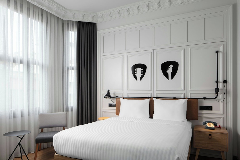 Moxy Istanbul Taksim By Marriott Bonvoy(also Known As Moxy Istanbul Taksim/moxy Istanbul Beyoglu)