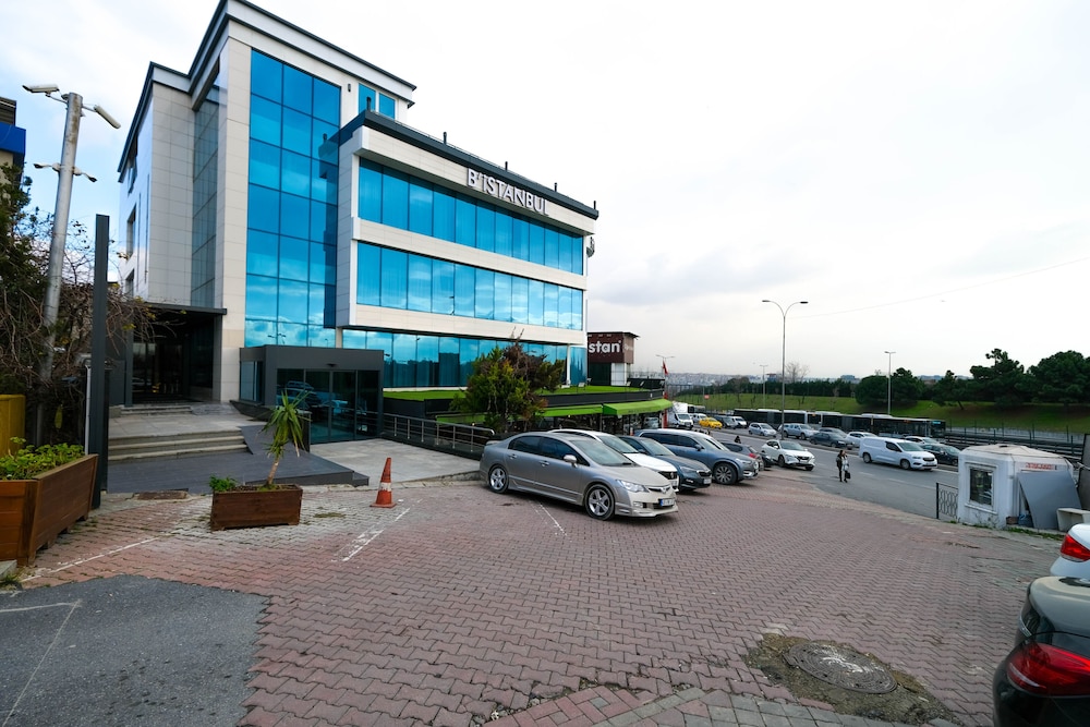 B İstanbul Hotel (19km Away From Istanbul)