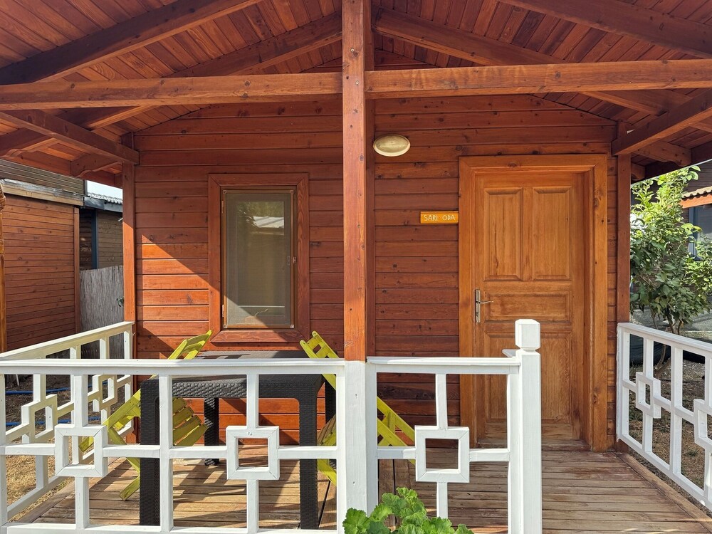 Karaoz Ada Bungalows And Villa(98 Km Away From Antalya)