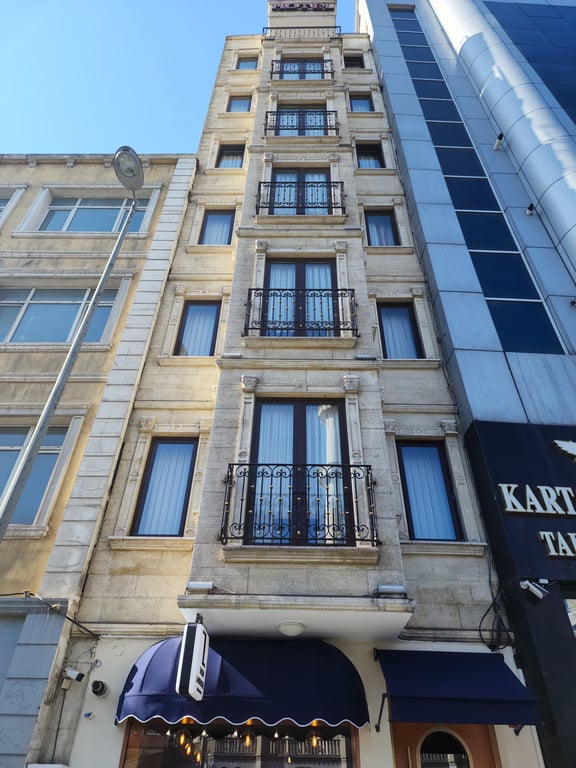 Taksim Landhouse Hotel