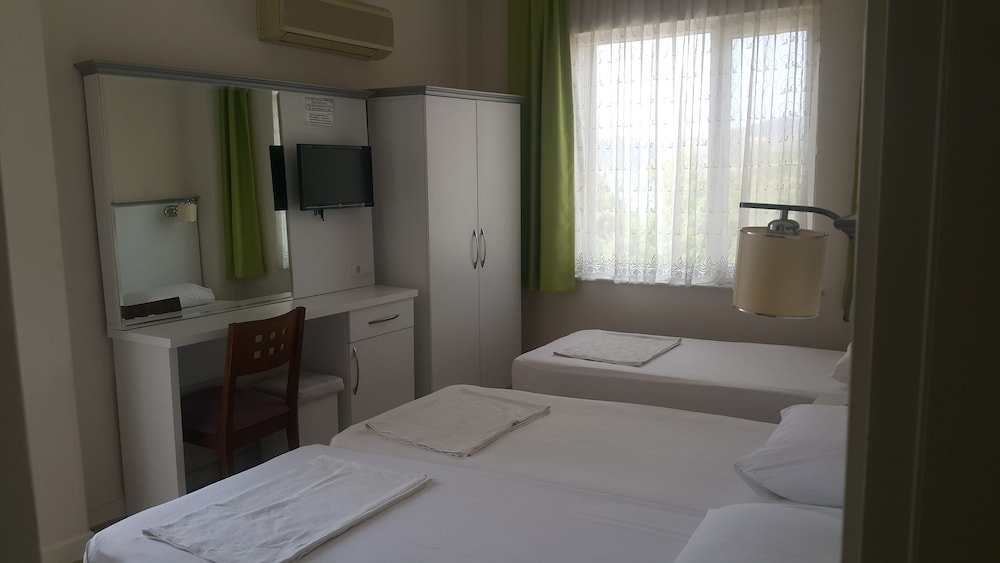 Cicek Hotel And Apartments