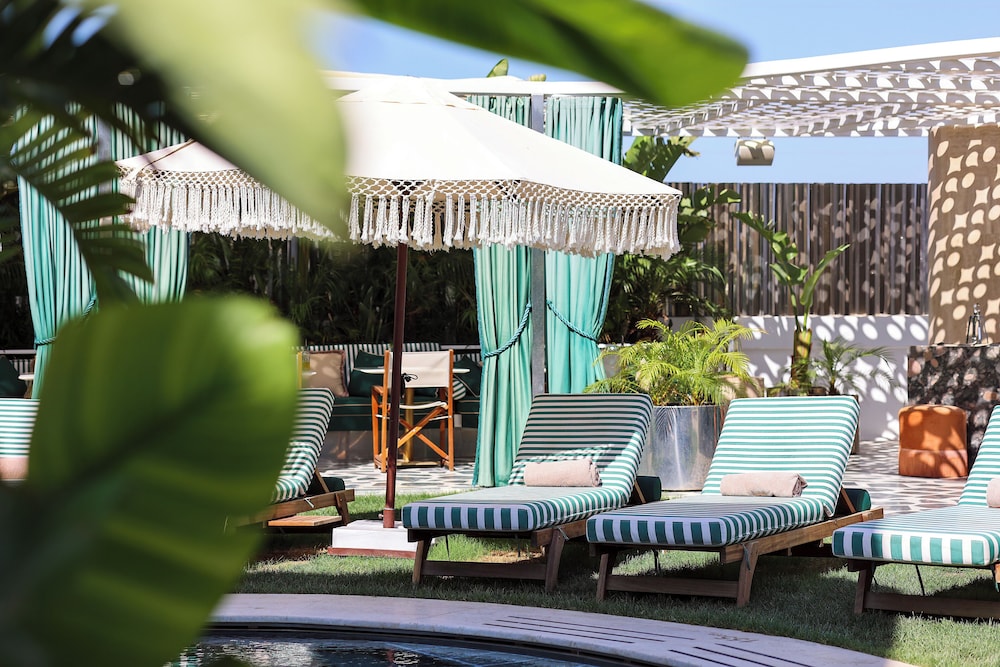 The Xon Hotel