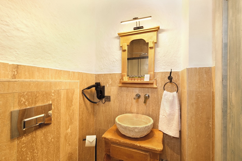 Armel Alacati (Limited Hours Front Desk Need To Contact Property In Advance)