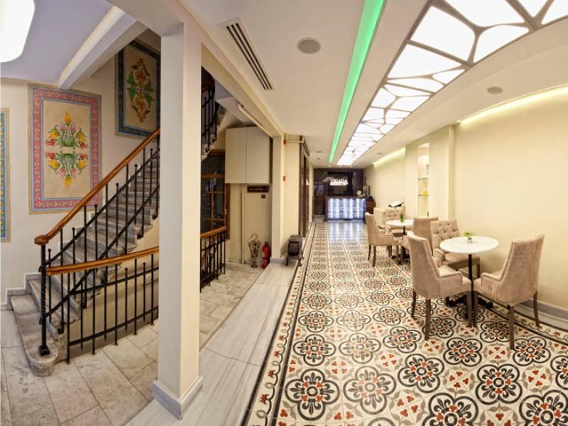 Triada Hotel
