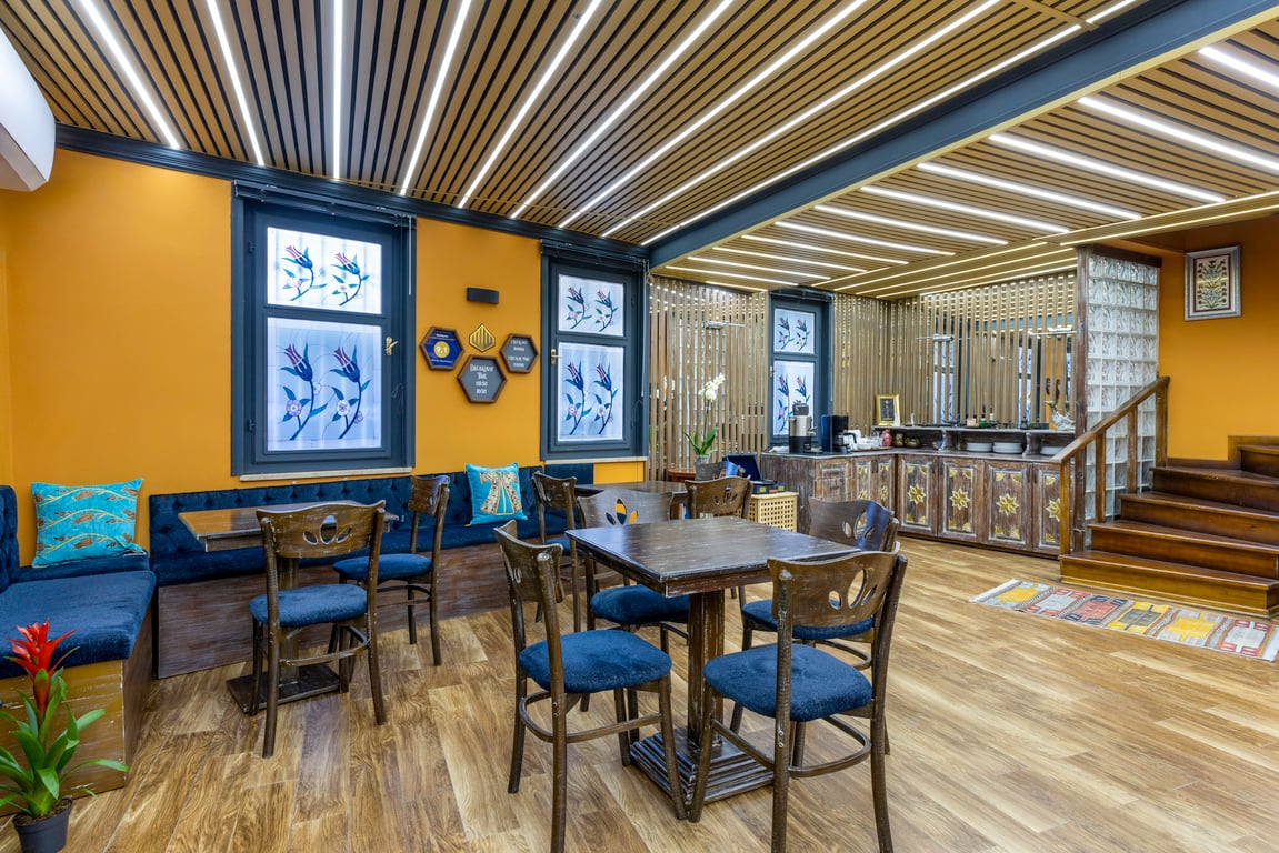 Wonder Wood Hotel