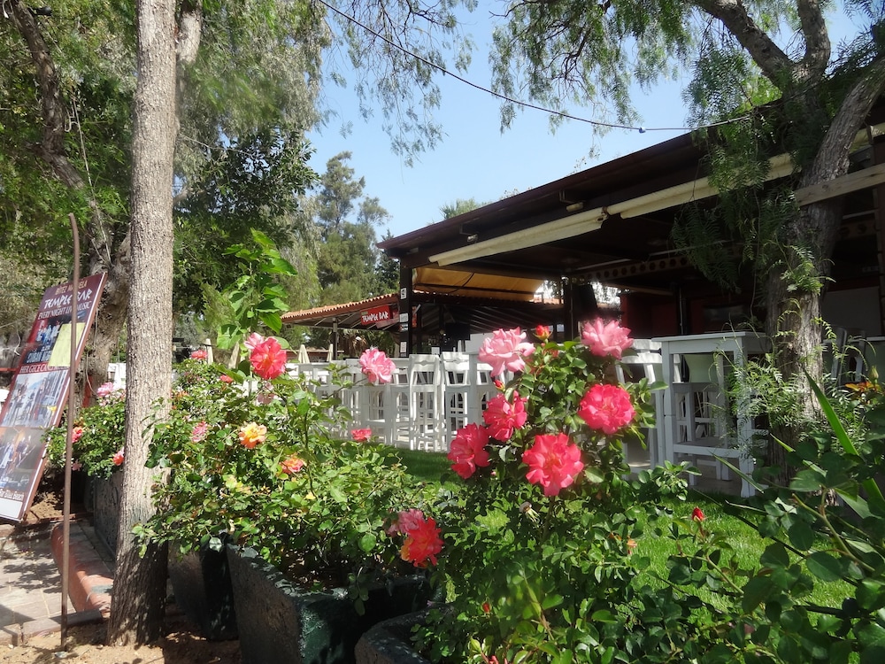 Manuela Hotel