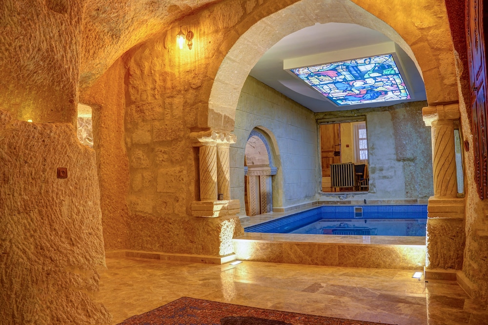 Calypso Cave Suites