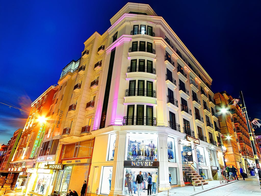 Novelty Hotel
