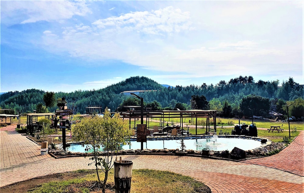 Milyos Hobbit Hotel