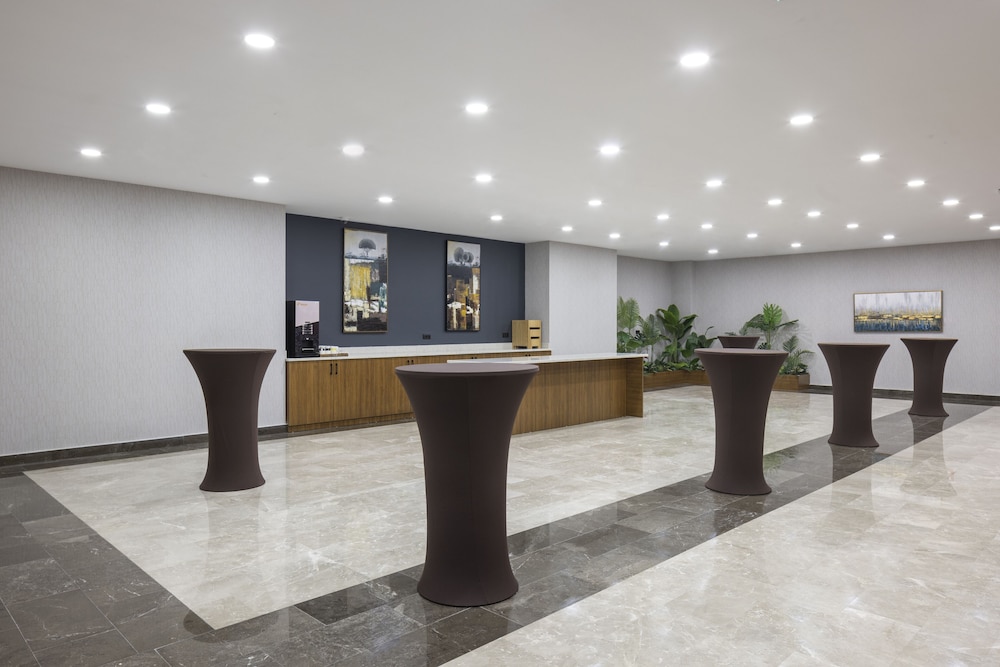 Hampton By Hilton Istanbul Arnavutkoy (49 Km Away From Istanbul)