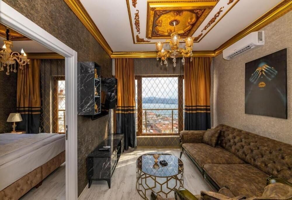 Sam Diamond Residence