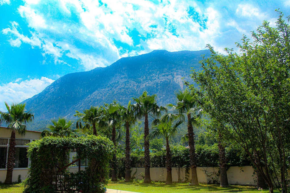 Castle Park Hotel (27 Km Away From Antalya)