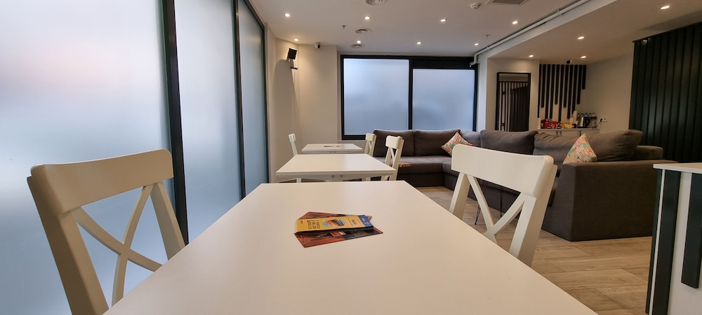 10m2 Hotel