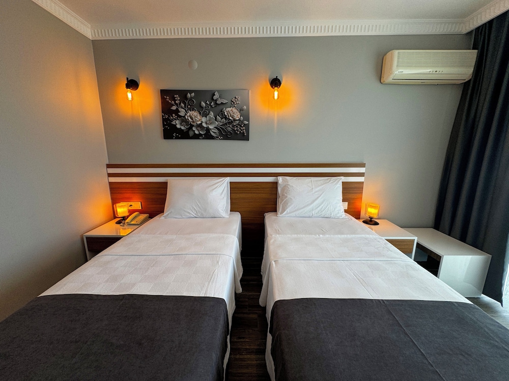 Lopera Beach Hotel