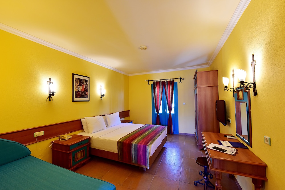 Jasmin Beach Hotel (formerly Jasmin Beach Aparts)