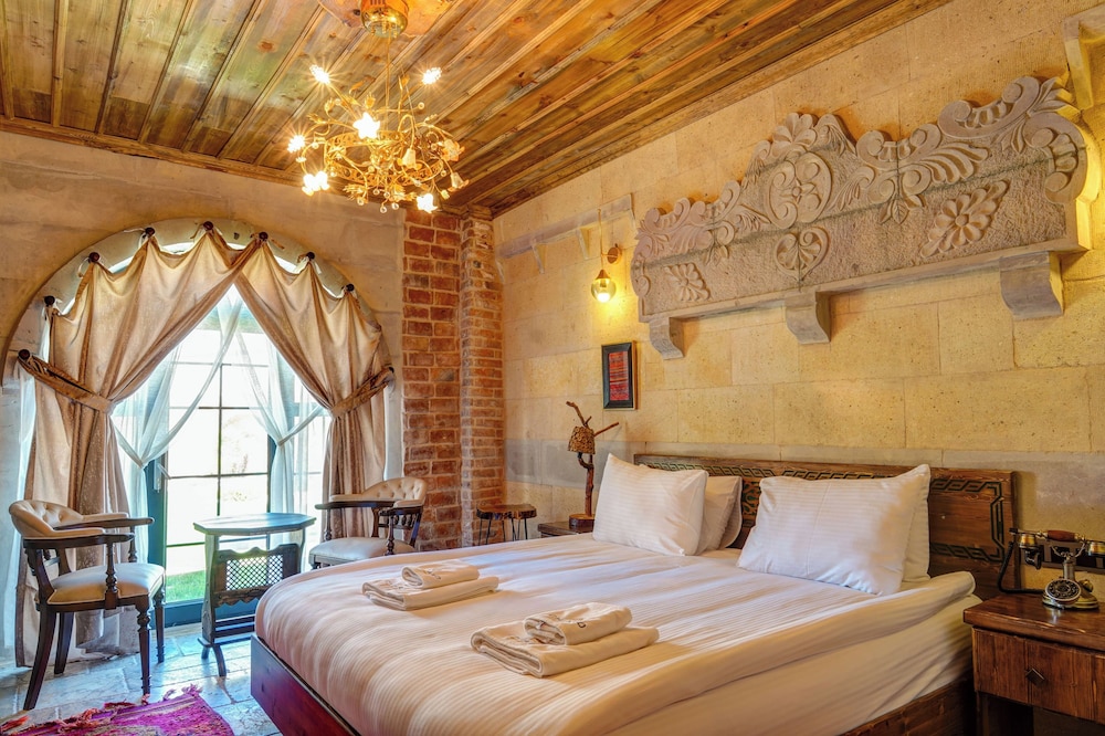 Chiaro Boutique Hotel