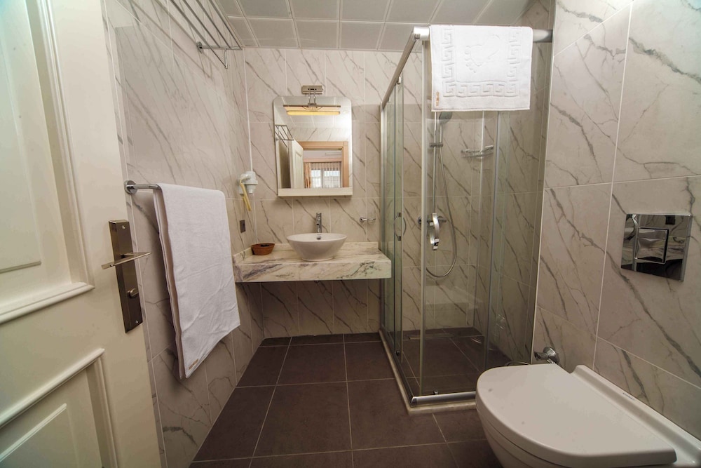 Istanbul Old City Beyazid Belmond Hotel(Also Known As Belmond Hotel)