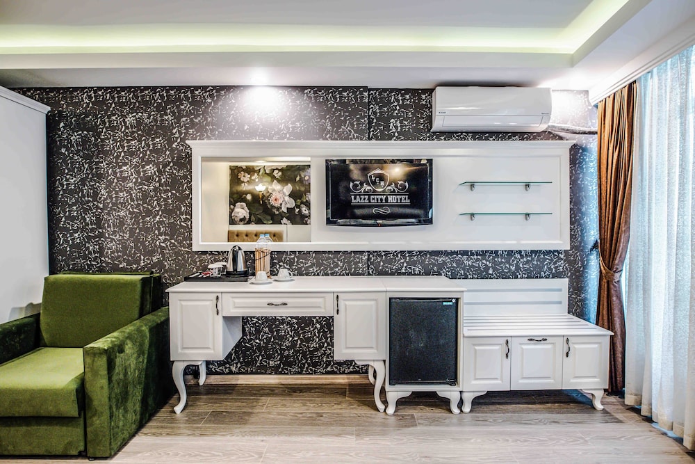 Lazz City Hotel