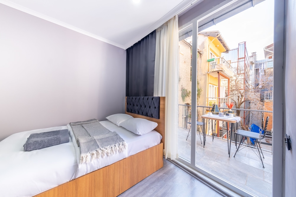 Kral Hotel Besiktas (7 Km Away From Istanbul)