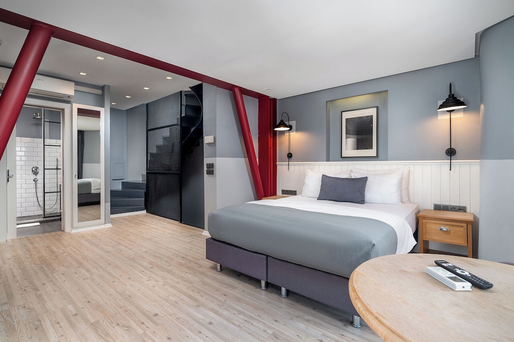 Urban Quarters Loft