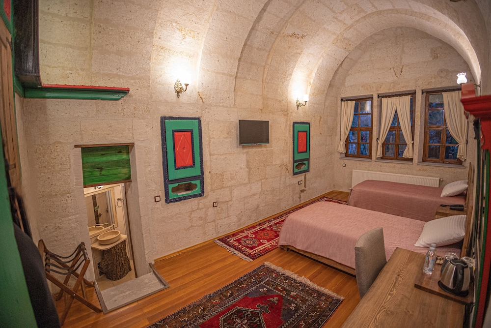 Pietra Cave Suites
