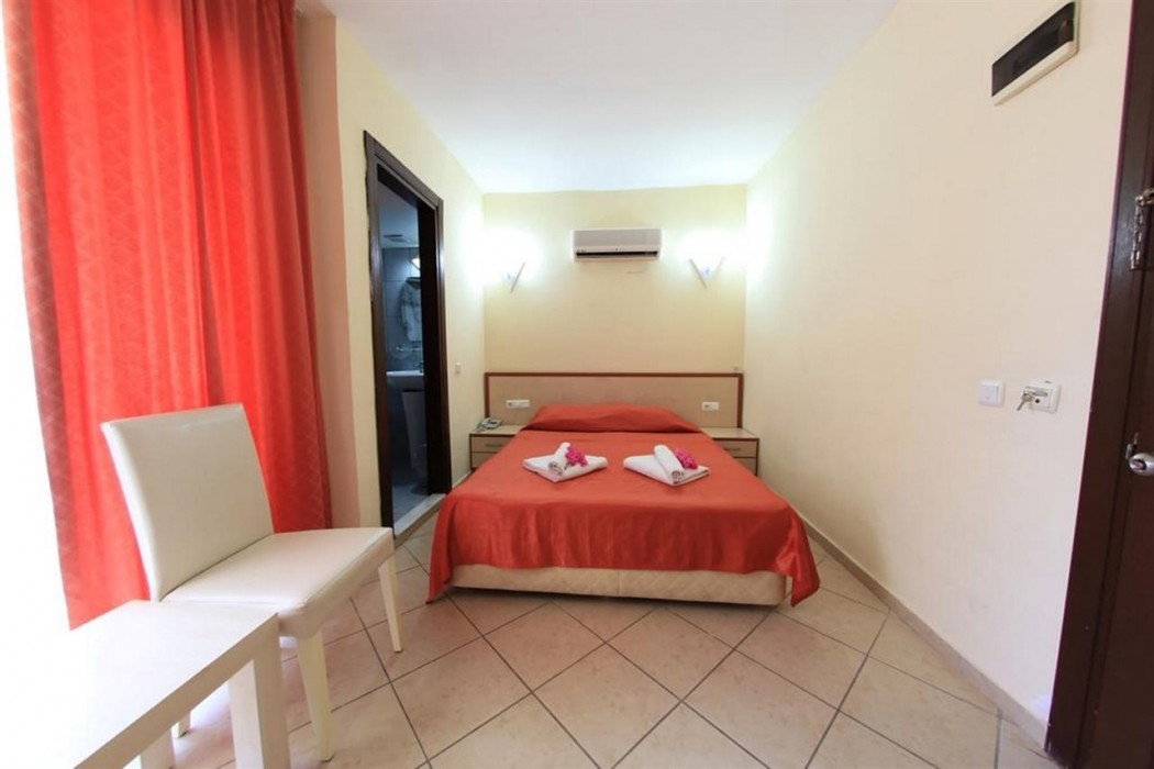 Golden Sun Hotel (29Km Away From Antalya)