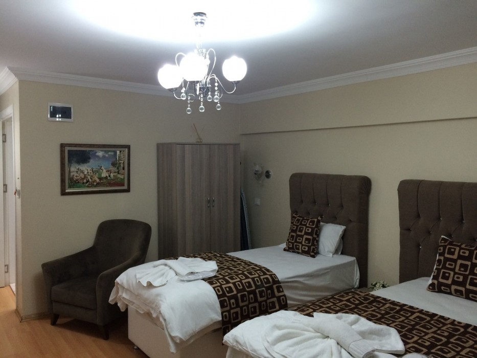 Black Bird Suit Hotel