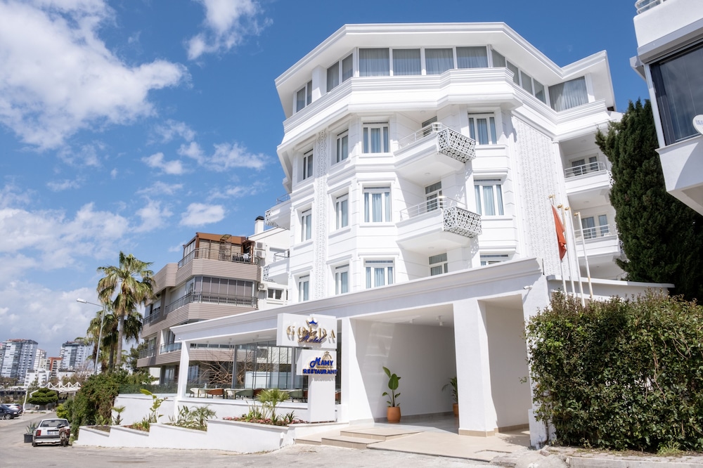 Golda Hotel (6.9 Km Away From City)