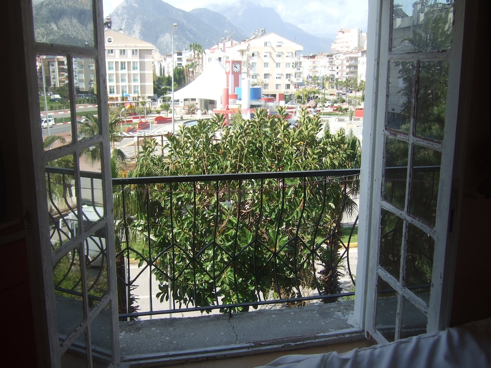 Suntalİa Hotel (64Km Away From Atalya)