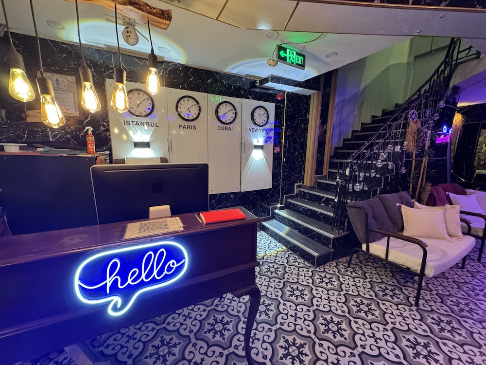 Pera Prince Hotel(Also Known As Grand Prince Hotel Taksim/The Little Prince Hotel)