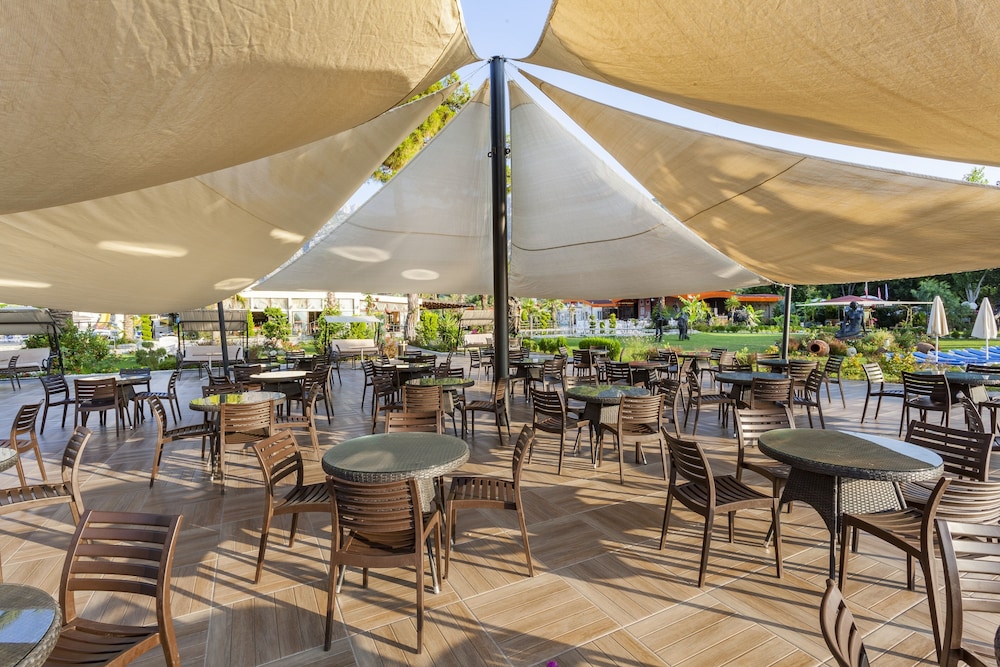 Club Hotel Belpinar (27Km Away From Antalya)