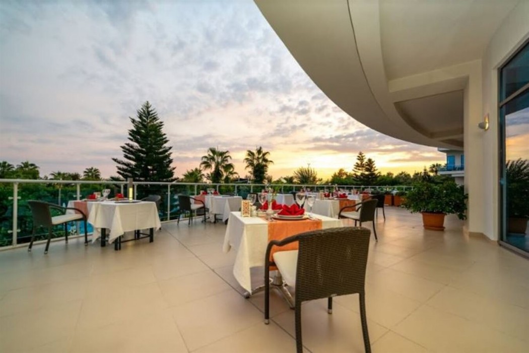 Commodore Elite Suites Spa Adults Only (65km Away From Antalya)