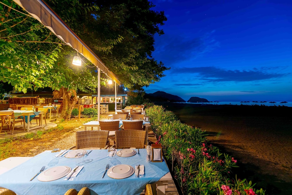 Etenna Beach Bungalows (78 Km Away From Antalya)