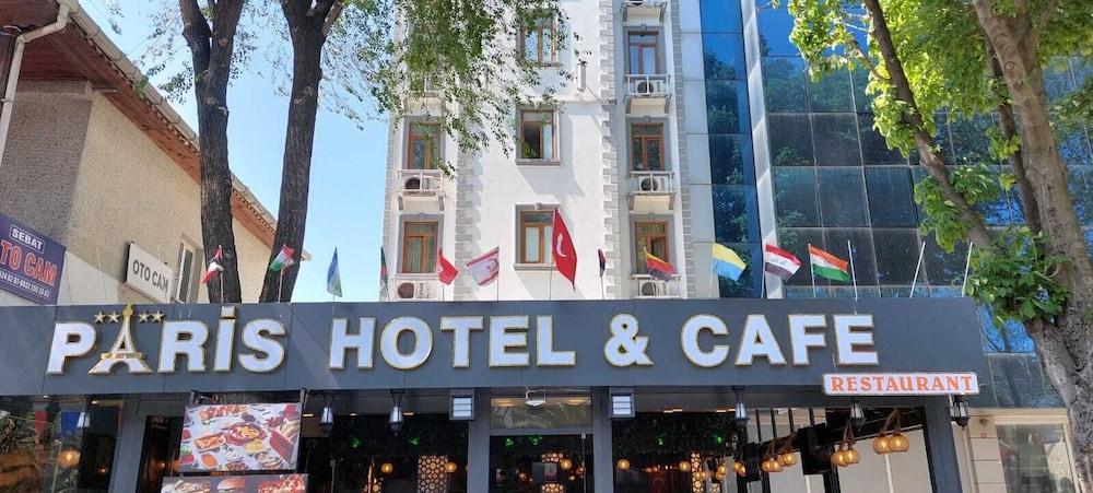 Paris Hotel Cafe Restaurant (10km Away From Istanbul)