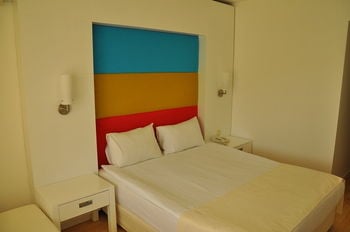 Side Ally Hotel