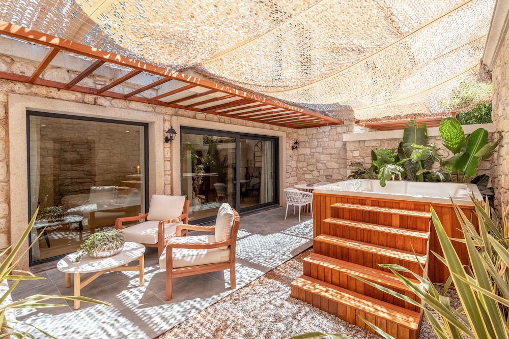 Genesis Hotel