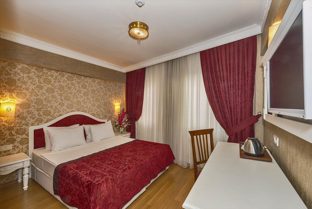 Grand Ninova Hotel (Also Known As Loor Hotel/Nova City Hotel)