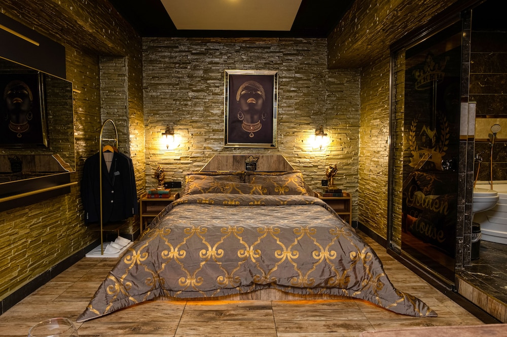 Golden Rock House (no Front Desk Contact The Property 5 Days In Advance)