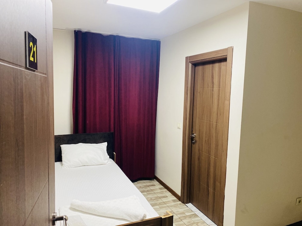 Metatron Suit Otel