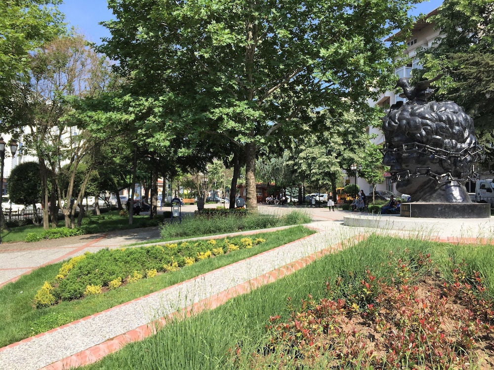 Grand Park Hotel Corlu(as Know As Grand Park Hotel Corlu City Center Bed And Breakfast)(38km Away From Tekirdag)