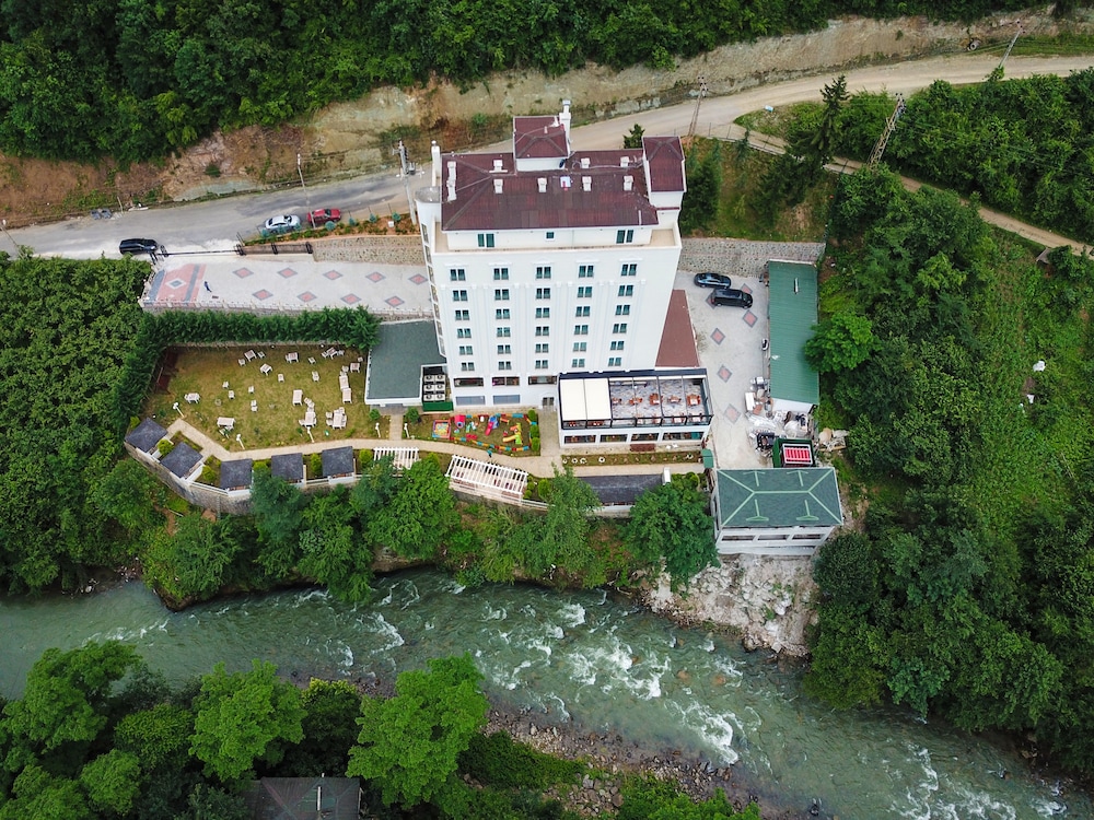 Jolnar Garden Hotel(formerly Medd Garden Hotel) (limited Hours Front Desk Please Contact The Property 5 Days In Advance)