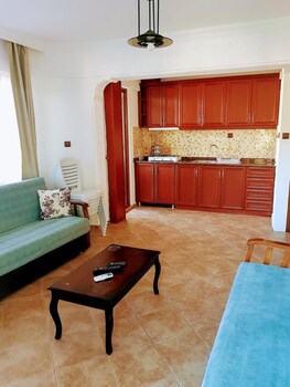 Senol Apart (to Make Arrangement For Check In Please Contact The Property At Least 5 Days In Advance)