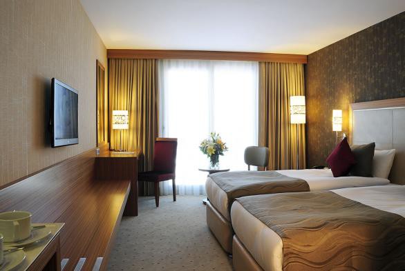 Demora Hotel