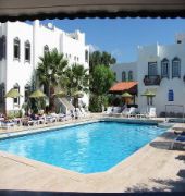Siesta Beach Apartments (also Known As Siesta Beach Apartments Hotel)