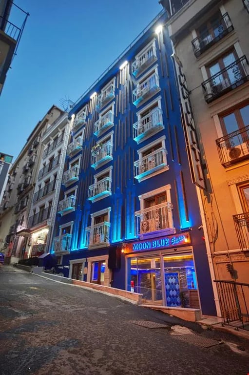 Moon Blue Suites (To Make Arrangement For Check In Please Contact The Property At Least 5 Days In Advance)