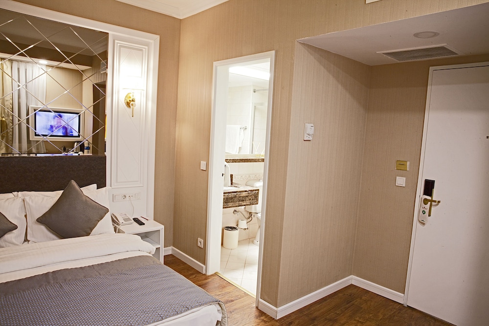 Seres Hotel (also Known As Seres Old City)