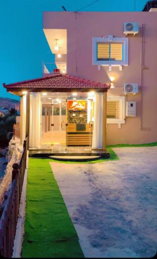 Eighth Wonders Hotel